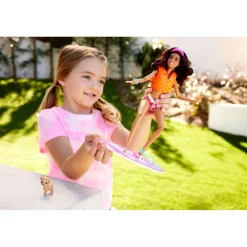 Barbie beach pop met surfplank
