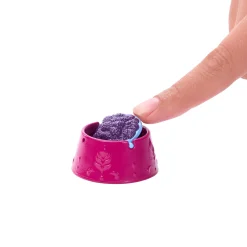 Frozen pop Anna met baby wolf