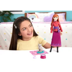 Frozen pop Anna met baby wolf