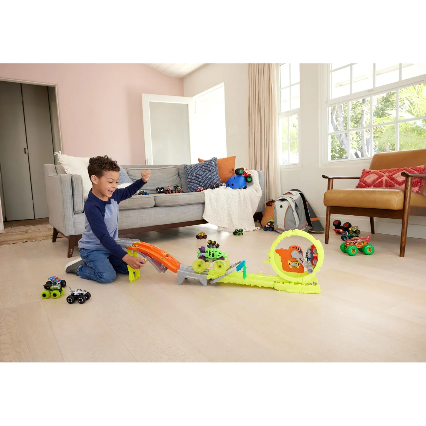 Hot Wheels Monster Truck Arena Smashers: Rhinomite's Chargin' Challenge