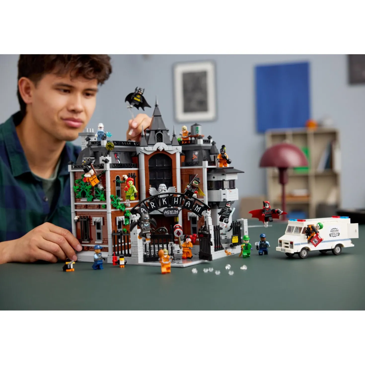 LEGO 76300 Arkham Asylum