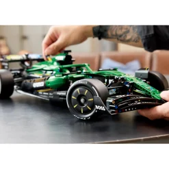 LEGO Technic 42240 Aston Martin Aramco AMR25 F1® auto