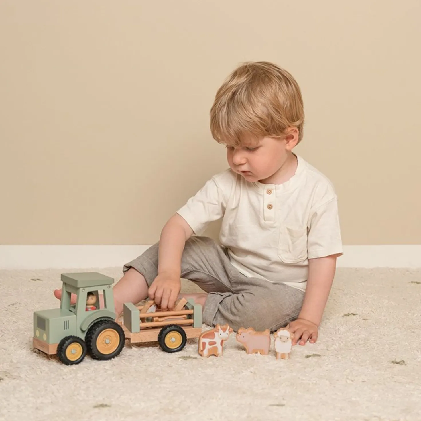 Little Farm Tractor Met Trailer