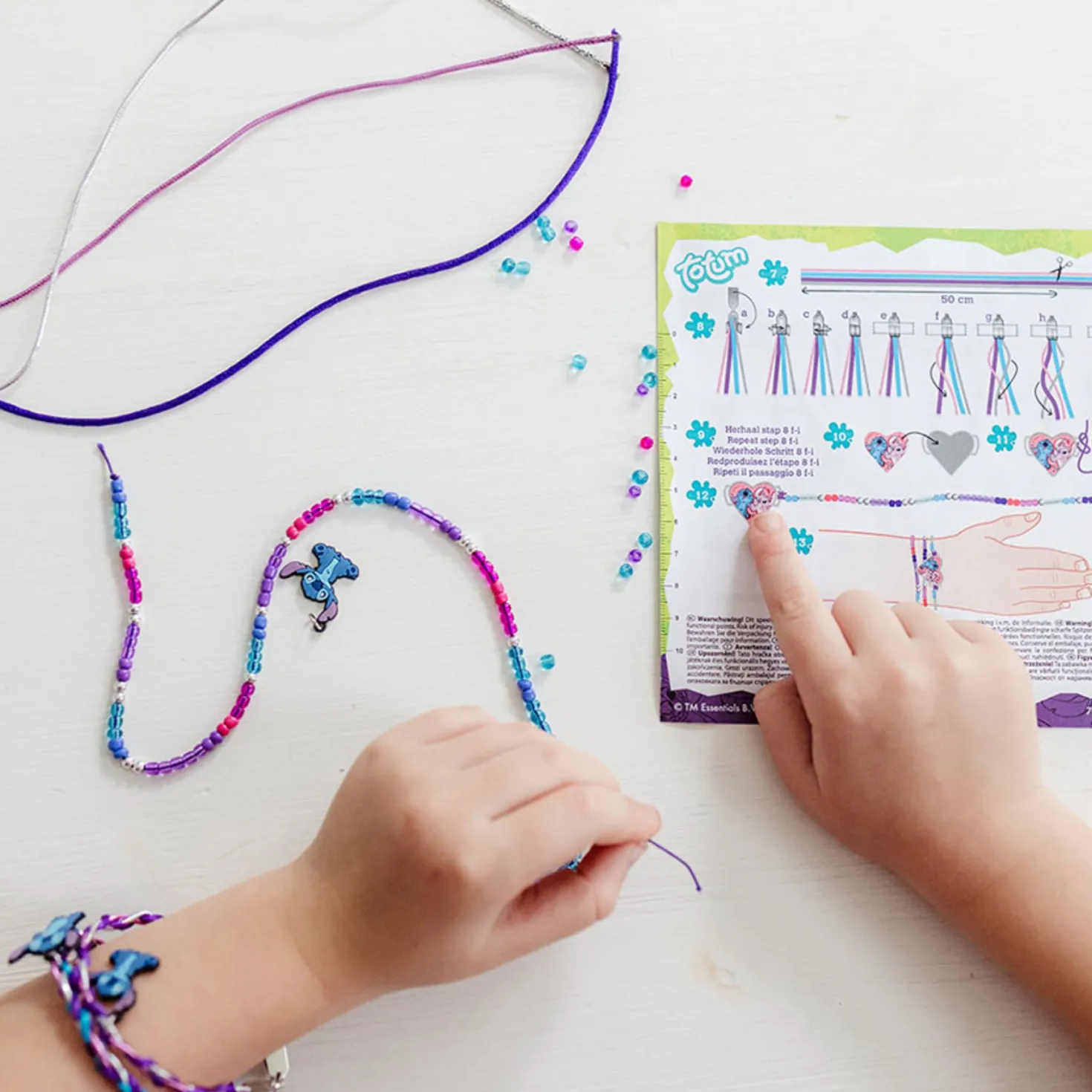 Totum Stitch bedelarmbanden maken